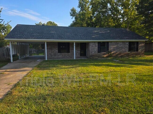 Primary Photo - 8 Helen St