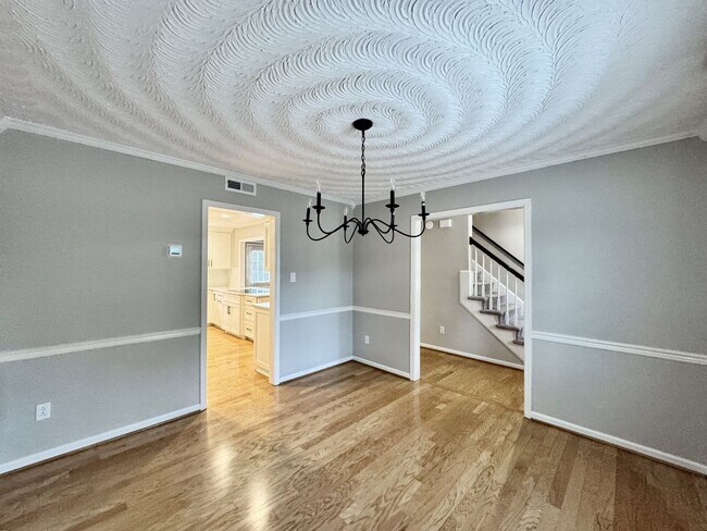 Building Photo - 4-Bedroom Home In Great Neck Meadows! Ready NOW!!! Fenced Backyard! HUGE Corner Lot! Dog Friendly!