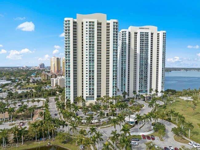 Building Photo - 3000 Oasis Grand Blvd