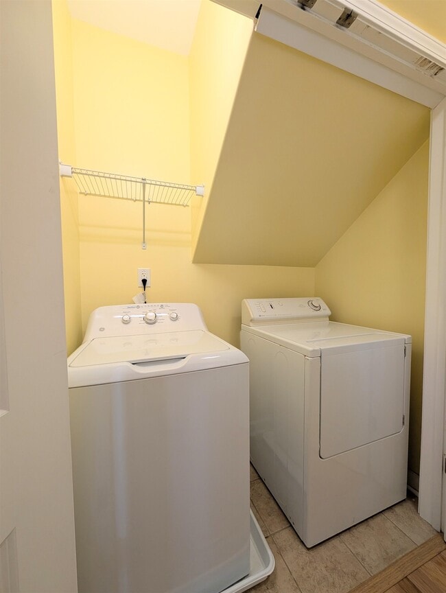 Building Photo - 244 Belclare Way