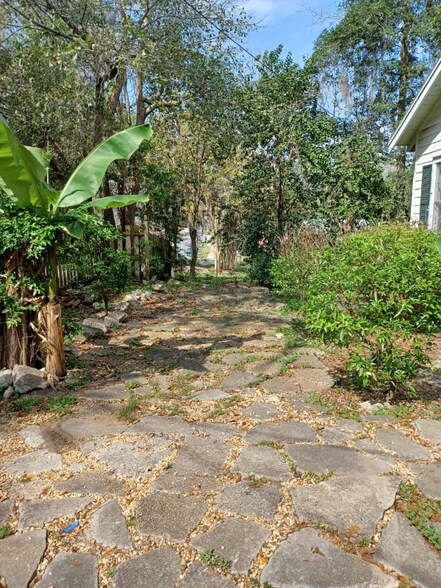 Building Photo - 503 E Call St