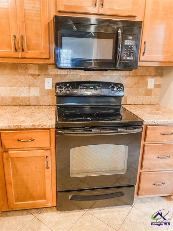 Building Photo - 609 Wooden Eagle Trail