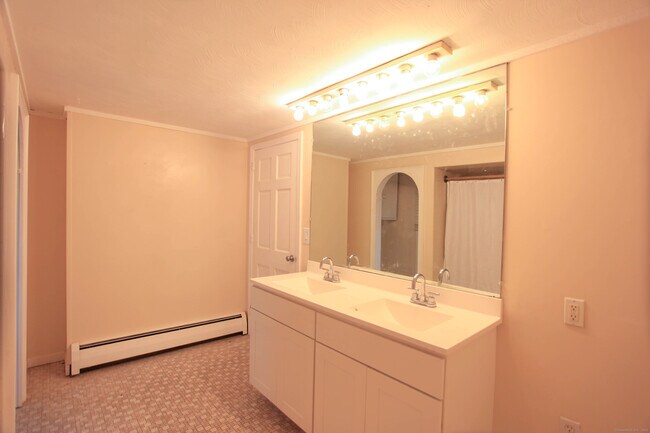 Building Photo - 66 Barnett St