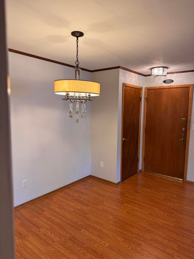 Building Photo - 1321 W Main St