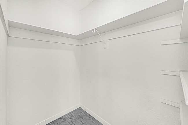 Building Photo - 14823 Elmont Dr