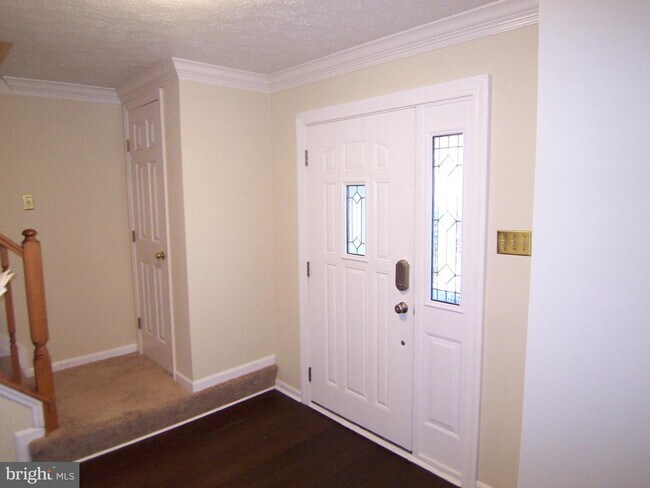 Building Photo - 411 Grasmere Dr