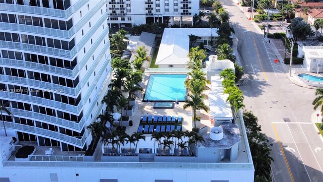 Building Photo - 3101 Bayshore Dr