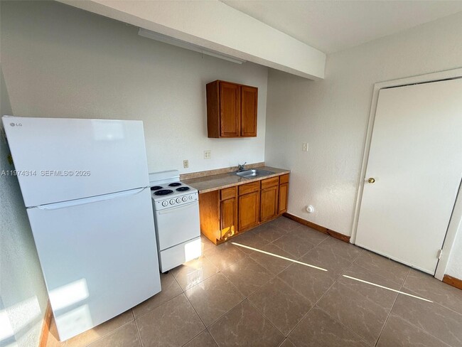 Building Photo - 1612 NE 169th St