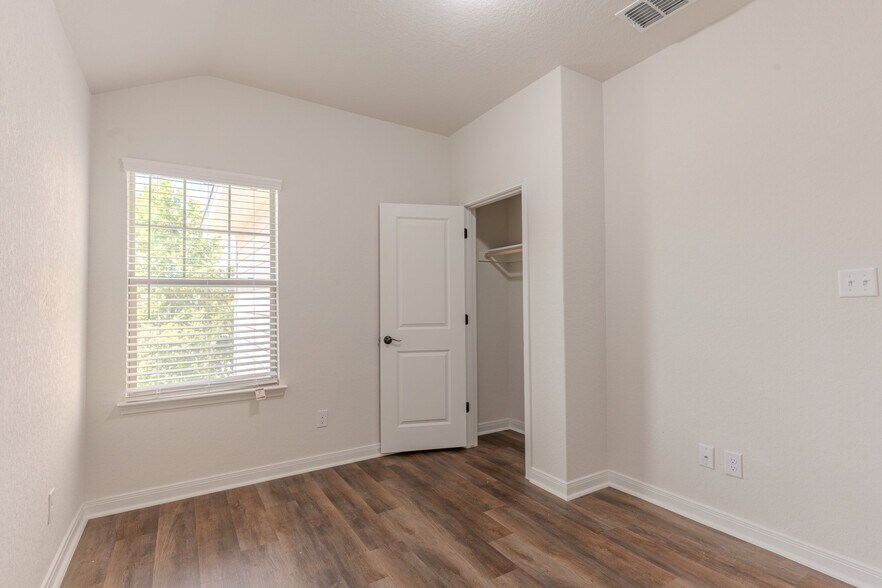 Building Photo - 10310 Candlewood Wy