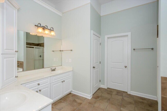 Building Photo - 1661 Jamestown Ave