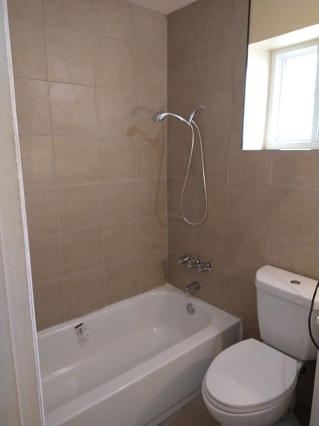 Building Photo - 1515 W Desert Cove Ave