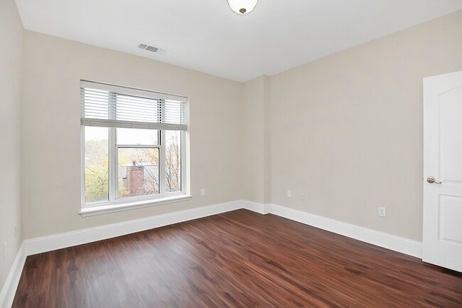 Building Photo - 400 N Church St