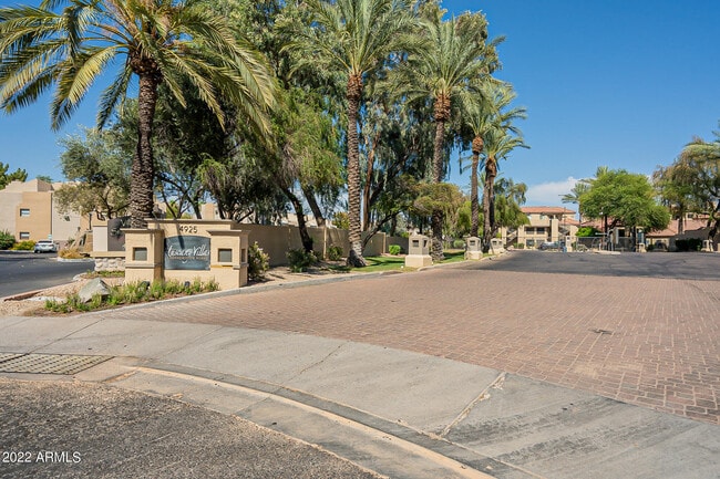 Building Photo - 4925 E Desert Cove Ave