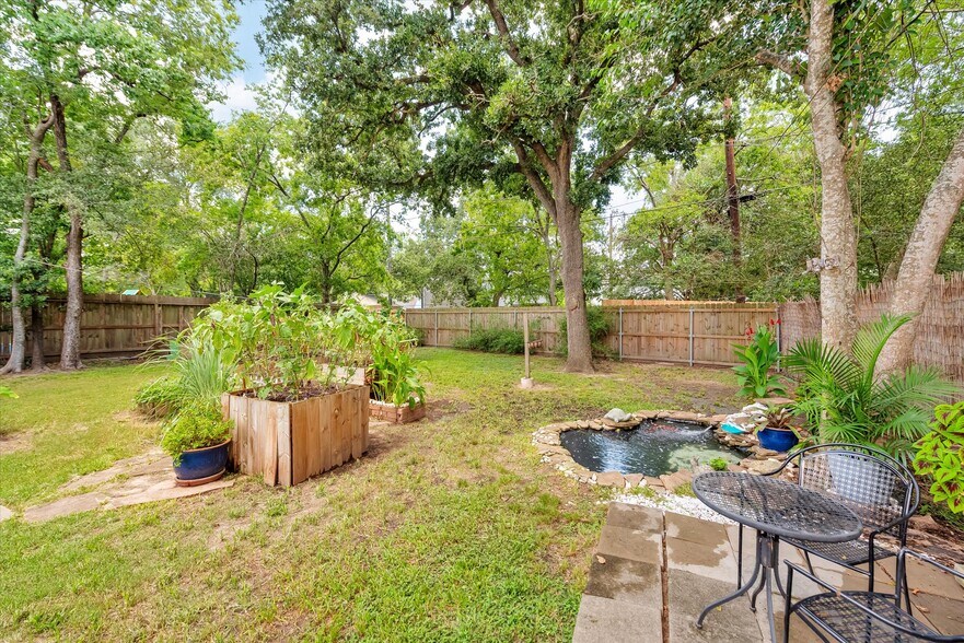 Building Photo - 3914 Ella Blvd