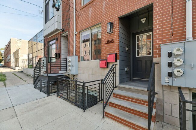 Building Photo - 1845 E Huntingdon St