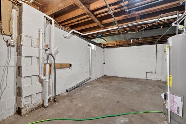 Building Photo - Freshly Updated Home in Warren Township