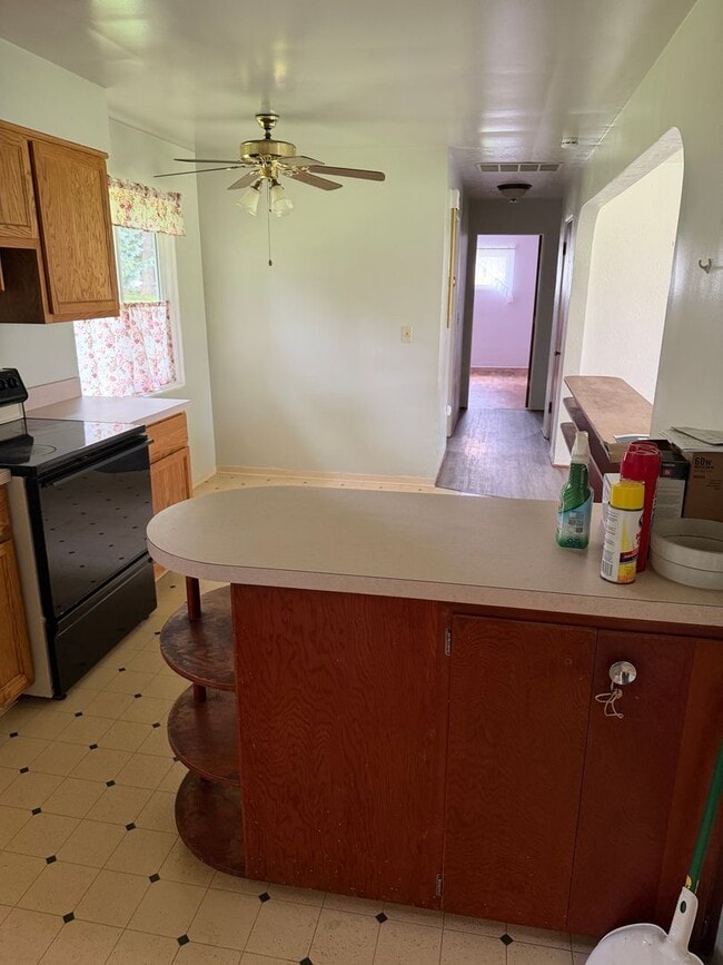 Building Photo - 3 bedroom 1 Bath House on Well