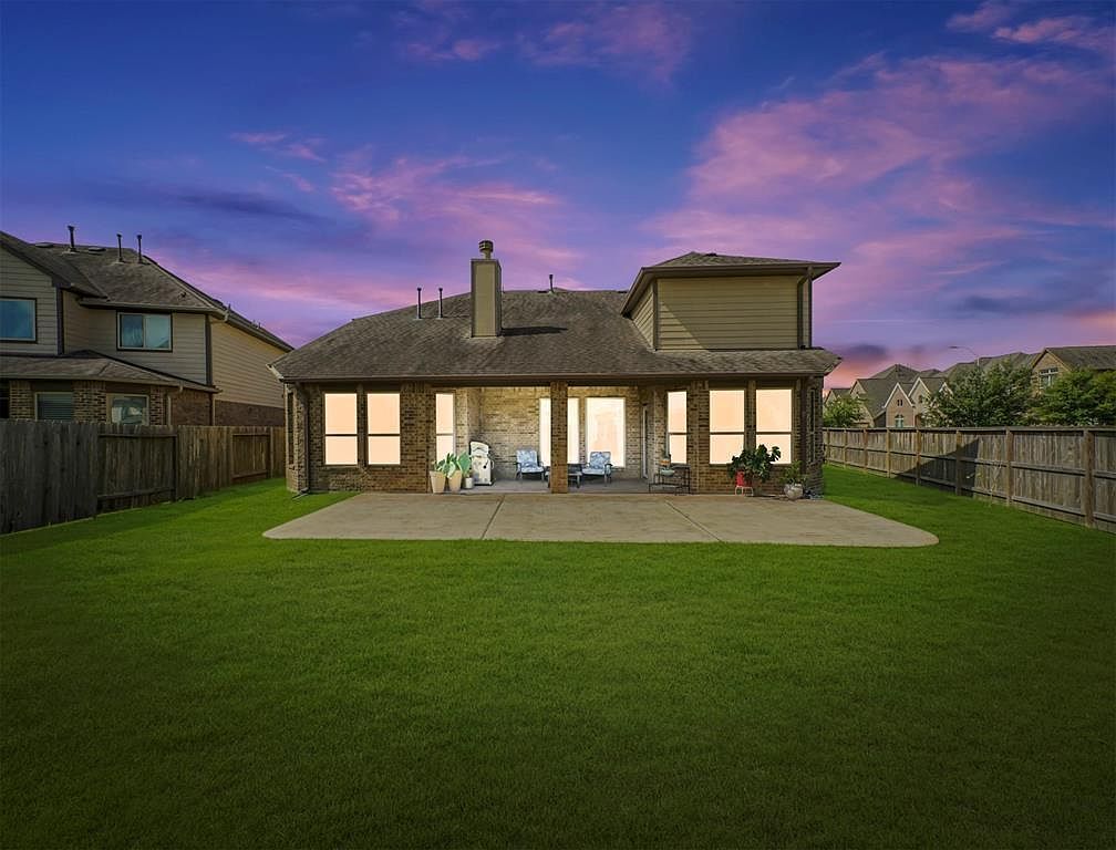 Building Photo - 28710 Brownwood Lake Dr