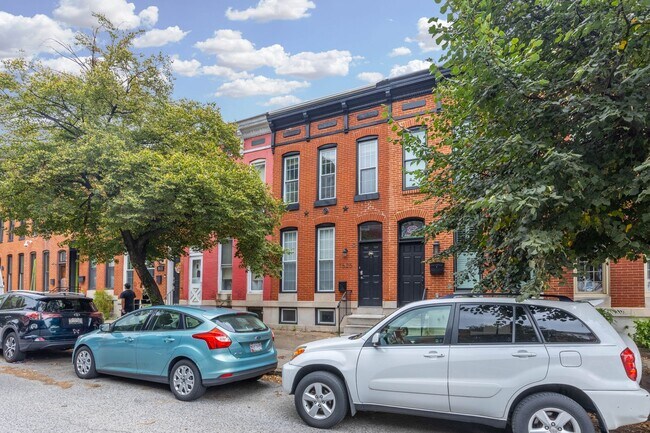 Primary Photo - Beautiful 3 bedroom 3 bathroom townhouse i...