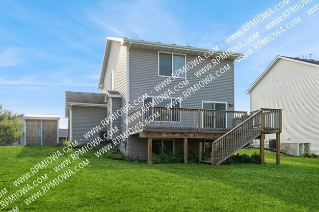 Building Photo - 440 SE Sagewood Cir