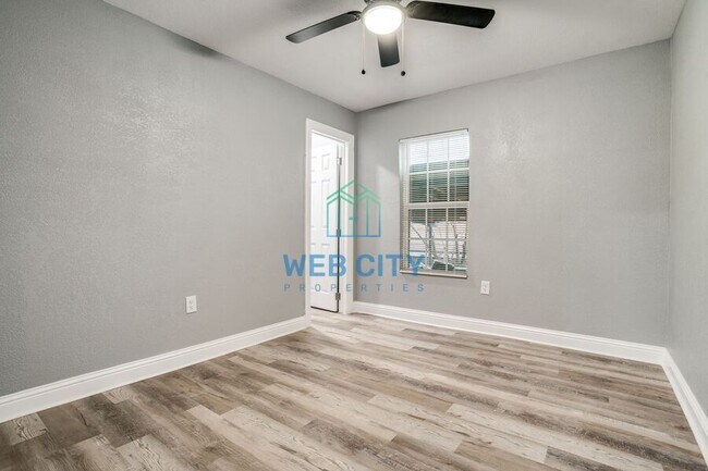 Building Photo - 1618 Marfa Ave