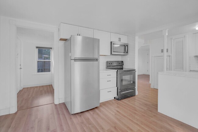 Building Photo - Ashland Ave