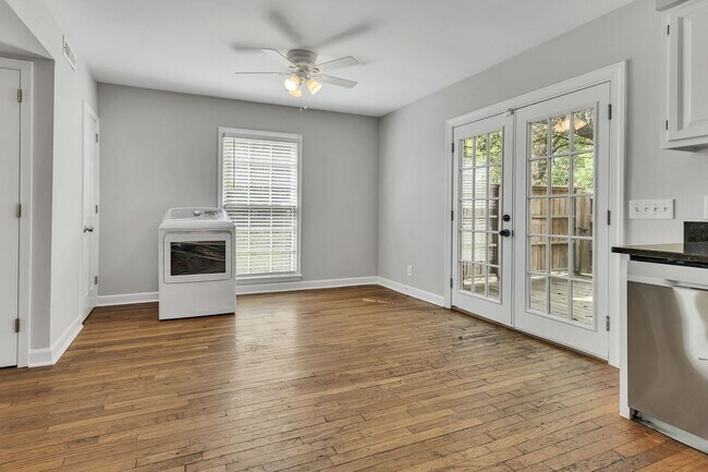 Building Photo - Amazing 2BE/2.5BA duplex in the heart of Belmont & Hillsboro Village!