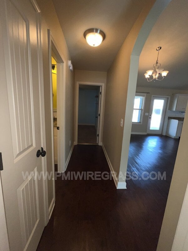 Building Photo - 229 Lace Dr