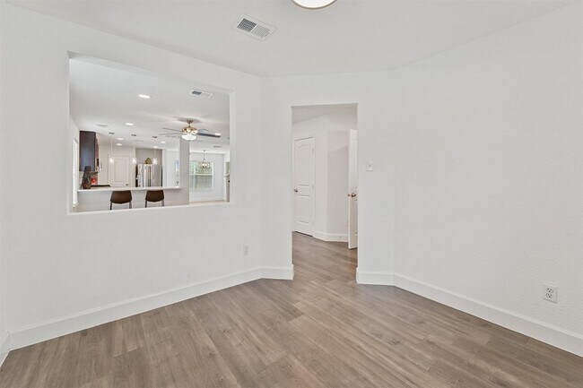Building Photo - 11210 Log Cabin Ln