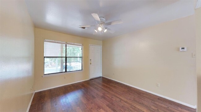 Building Photo - 305 Manuel Dr