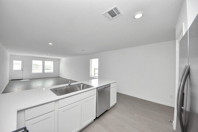 Building Photo - 10411 Birds Nest Dr