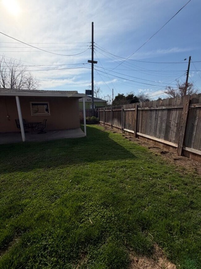 Building Photo - Charming 3-Bedroom Home on a Corner Lot