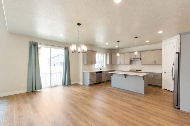 Building Photo - SPECTACULAR VIRTUALLY NEW HOME IN SOUGHT A...