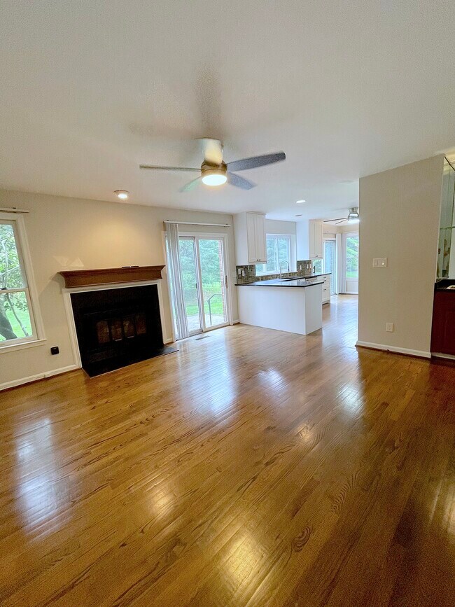 Building Photo - 5 Spring House Rd