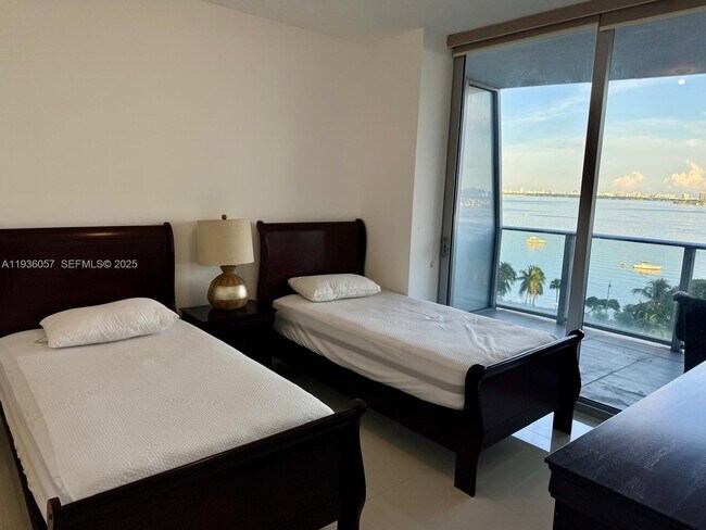 Building Photo - 488 NE 18th St