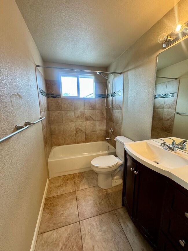 Building Photo - 5 Bedroom Home in Stetson Hills