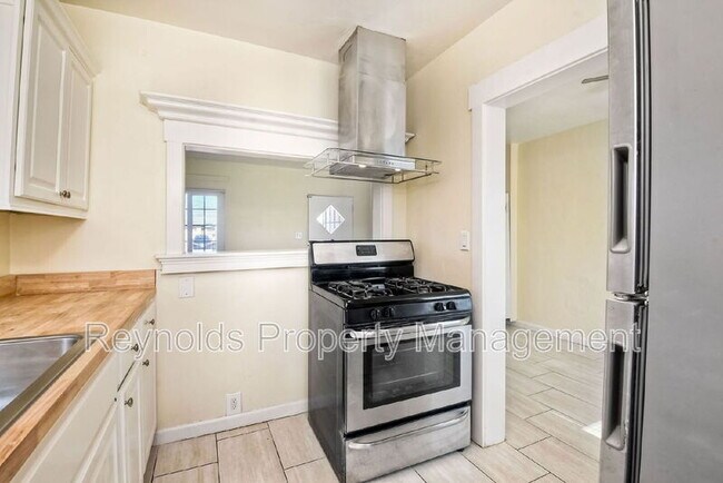 Building Photo - 3343 Chamoune Ave