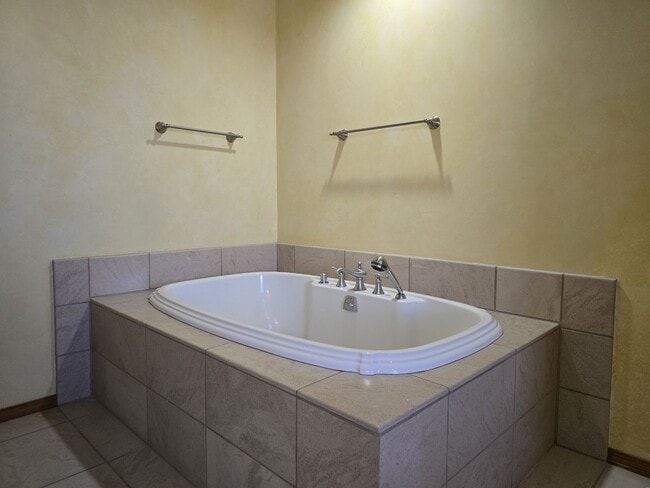 Building Photo - 4 Alma Ct