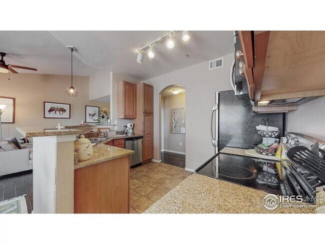 Building Photo - 2 Bed 2 Bath With Mountain views