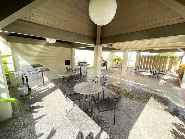 Building Photo - Wilder At Piikoi Spacious 1 Bedroom, 1 Bath & 1 Parking Stall.