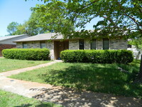 Building Photo - AVAILABLE NOW!!! Spacious 3 bedroom, 2 bat...