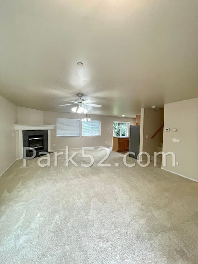 Building Photo - Dog Friendly - 3 Bedroom DuPont Single Fam...