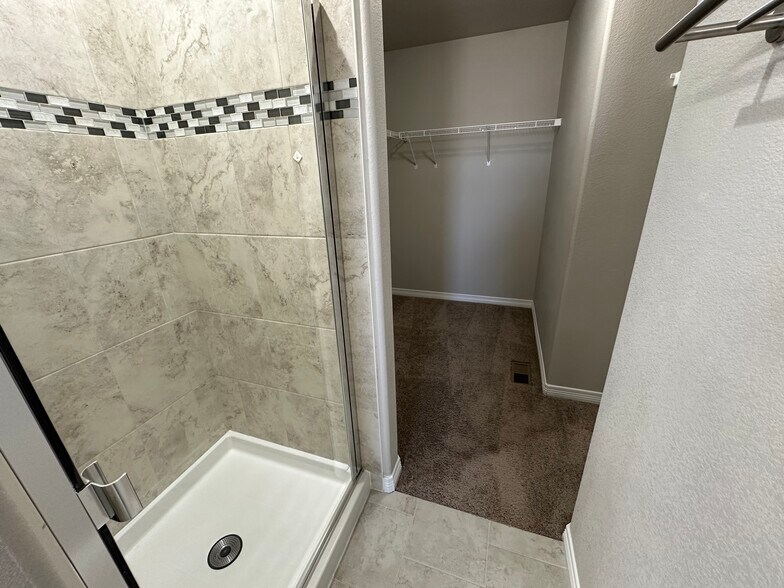 Building Photo - 9960 Castor Dr