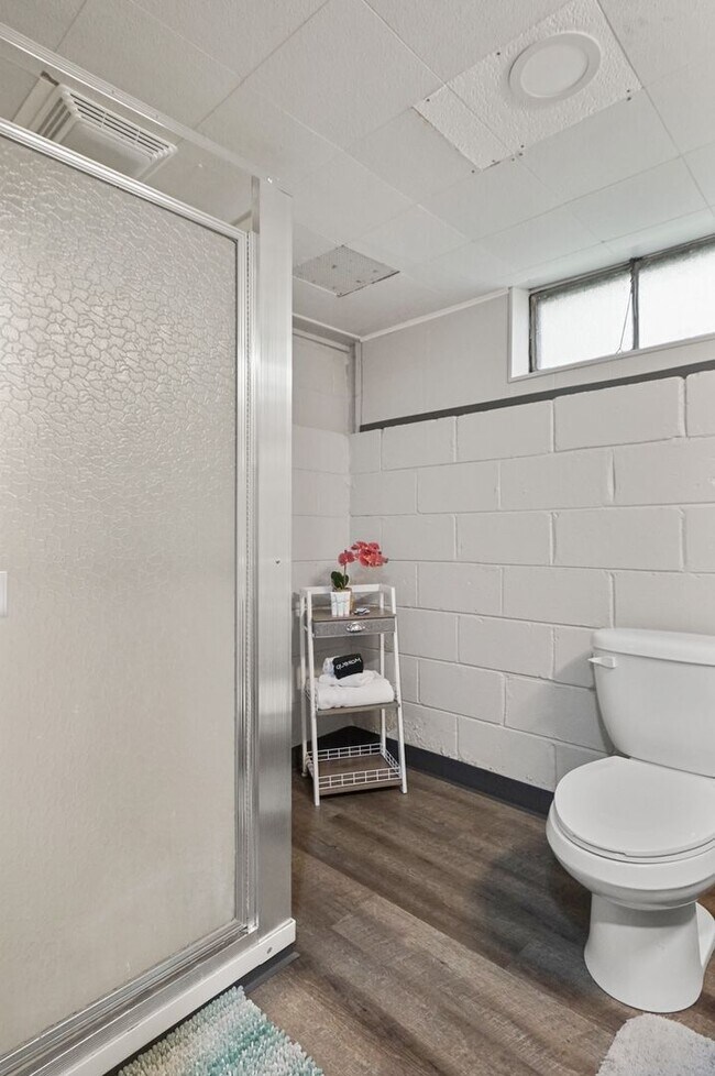 Building Photo - Charming 3-Bedroom Home with Finished Basement in Royal Oak