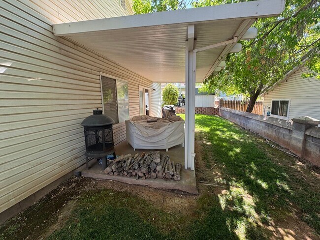 Building Photo - 1141 W 360 N