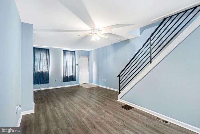 Building Photo - 2035 Watkins St