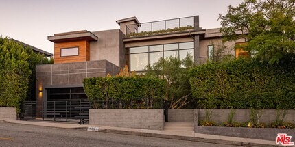 Building Photo - 1632 Stradella Rd