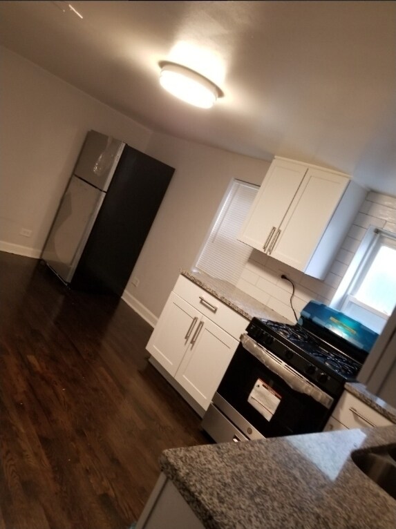 Building Photo - 4644 W Gladys Ave