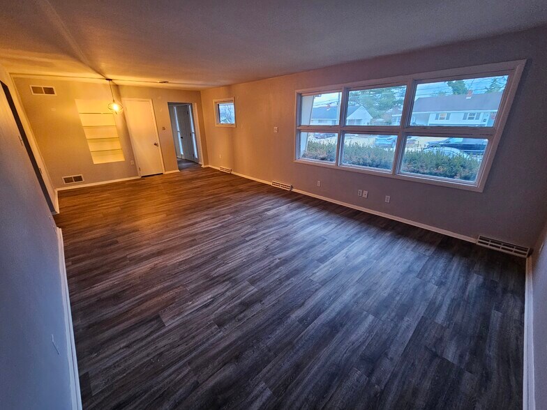 Building Photo - 659 Andrews Rd