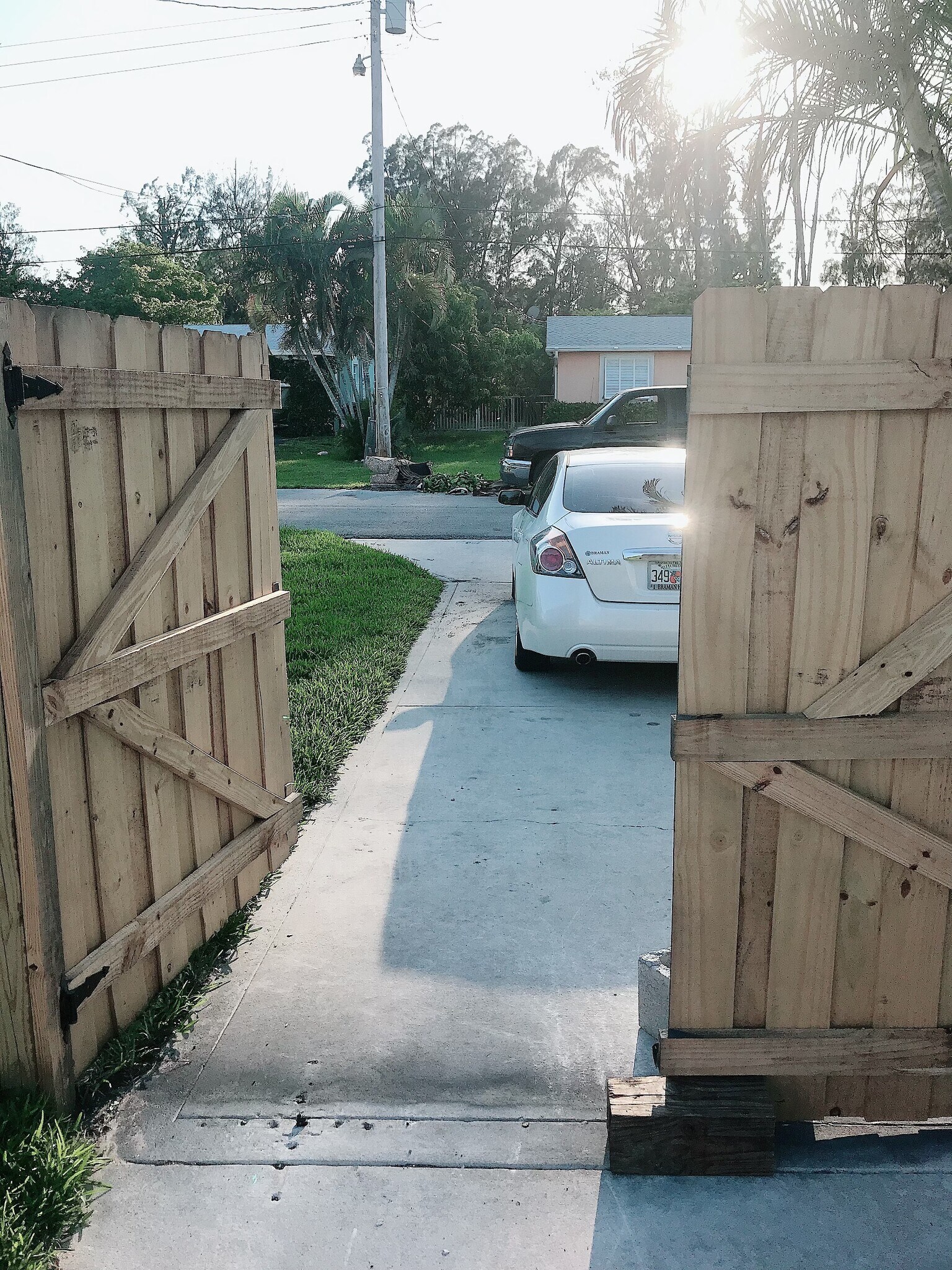 Private driveway - 1818 Meadow Ct